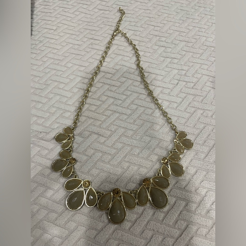 Elegant teardrop shape green stone necklace with gold tone chain